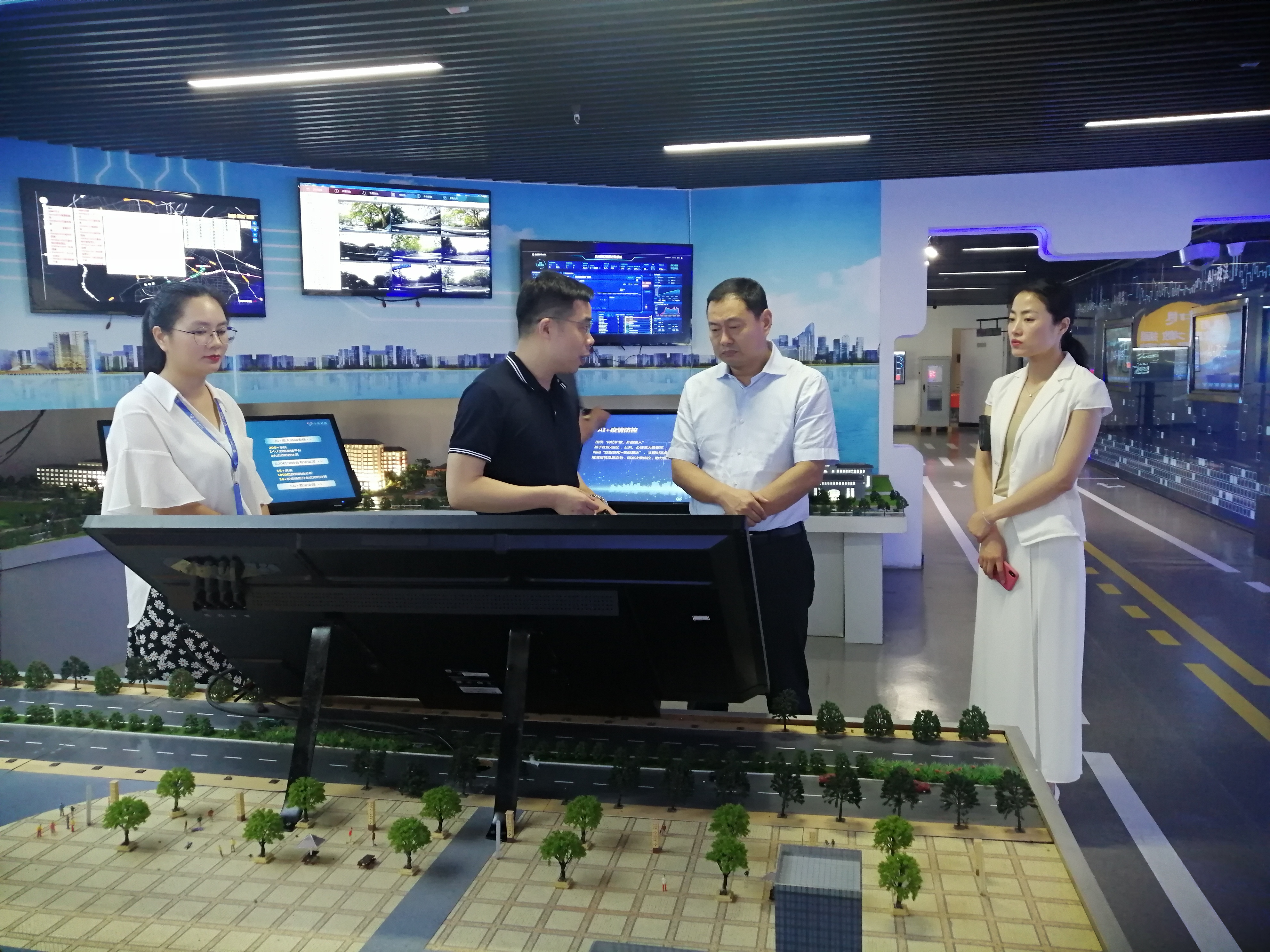 數(shù)字大連進(jìn)行時(shí)｜遼寧省大連市金普新區(qū)領(lǐng)導(dǎo)參觀調(diào)研中奧科技！
